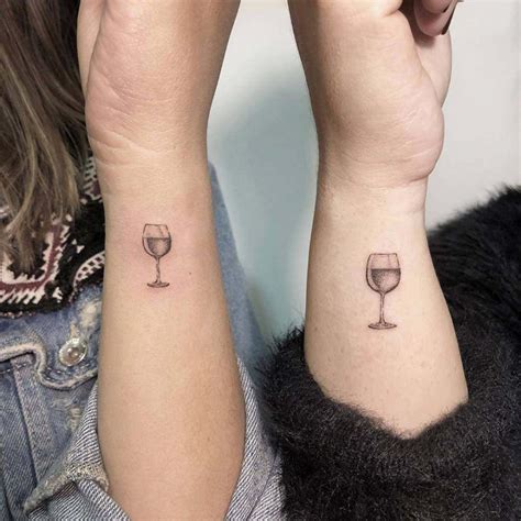 tatuajes de amigas copa de vino|Significado del tatuaje de copa de vino